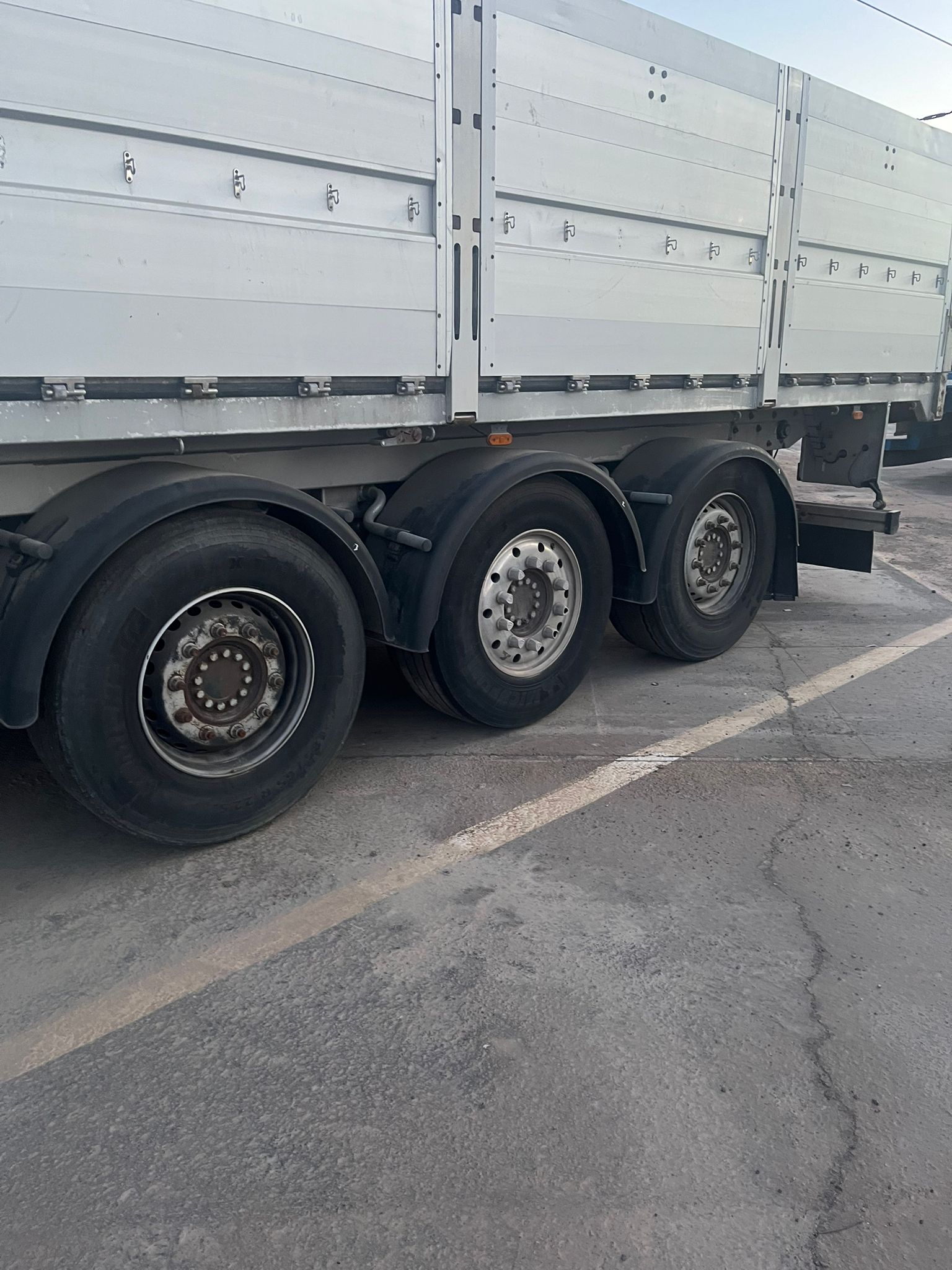 b0076d87-61fd-4bea-b363-49f25cb04995